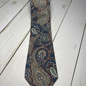 Banana Republic 100% Silk Tie Paisley Blue Maroon 2.3/4" x 59.5"
